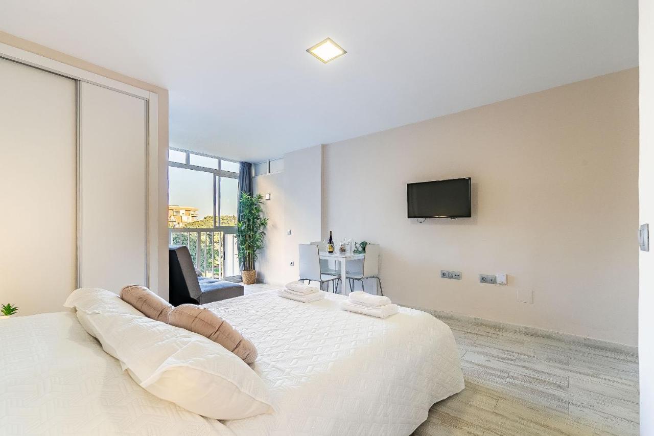 Sun Coast Benalmadena -- Superb Studio With 4 Pools, Gardens & Breakfast Exteriör bild