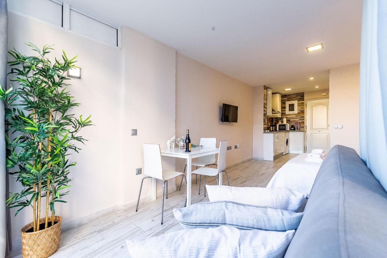 Sun Coast Benalmadena -- Superb Studio With 4 Pools, Gardens & Breakfast Exteriör bild