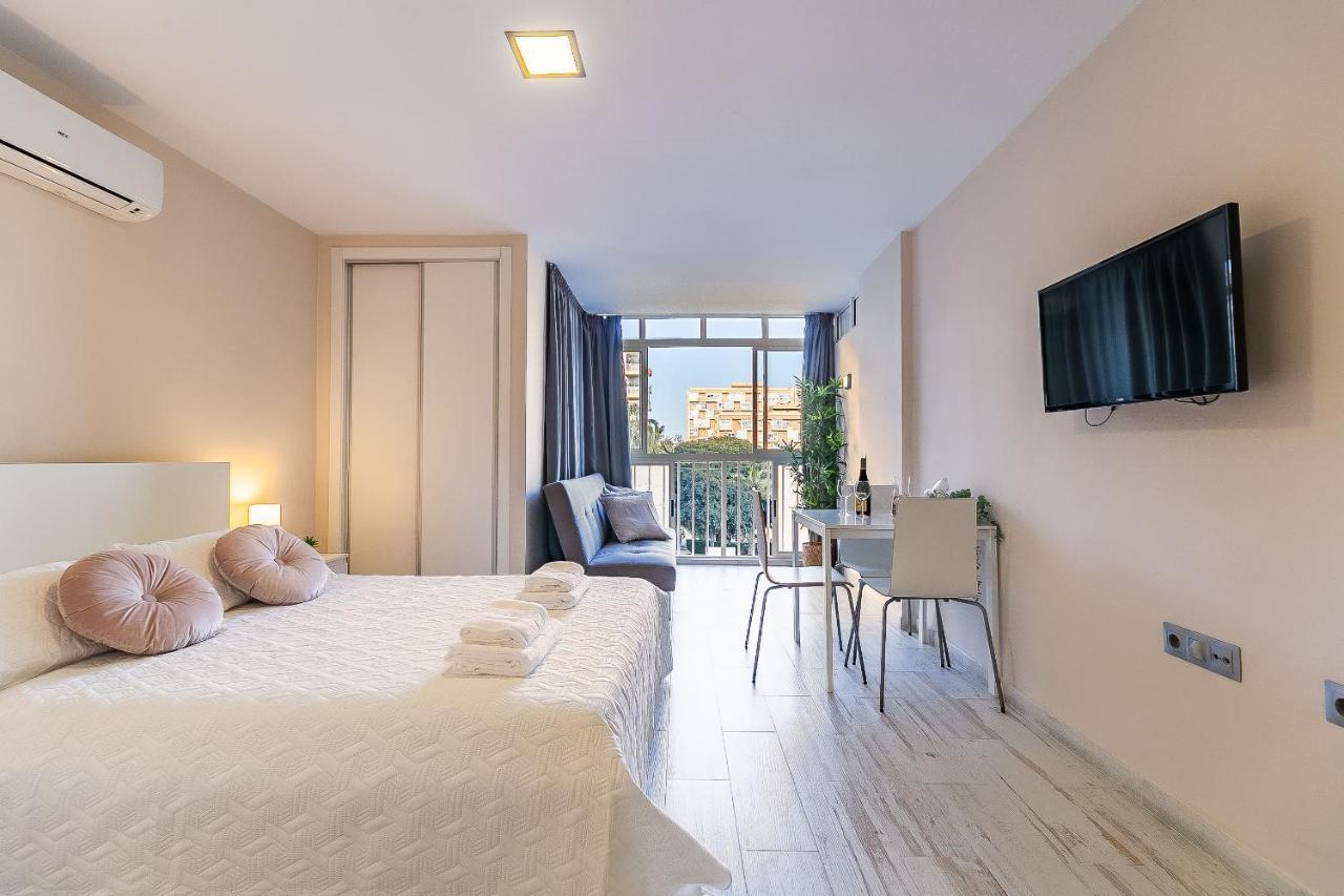 Sun Coast Benalmadena -- Superb Studio With 4 Pools, Gardens & Breakfast Exteriör bild